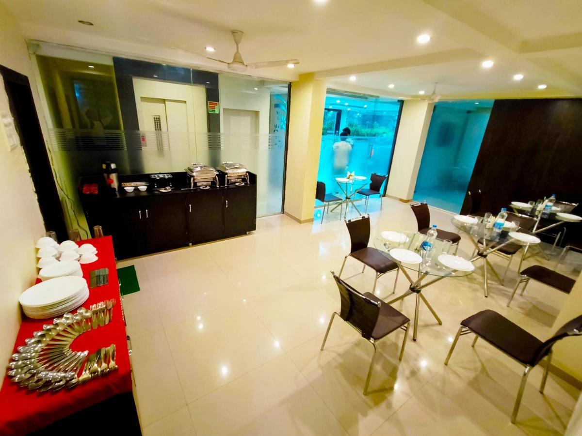 होटल Sai Srushti By Neem Square 3*