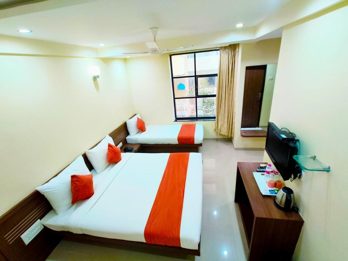 होटल Sai Srushti By Neem Square 3*