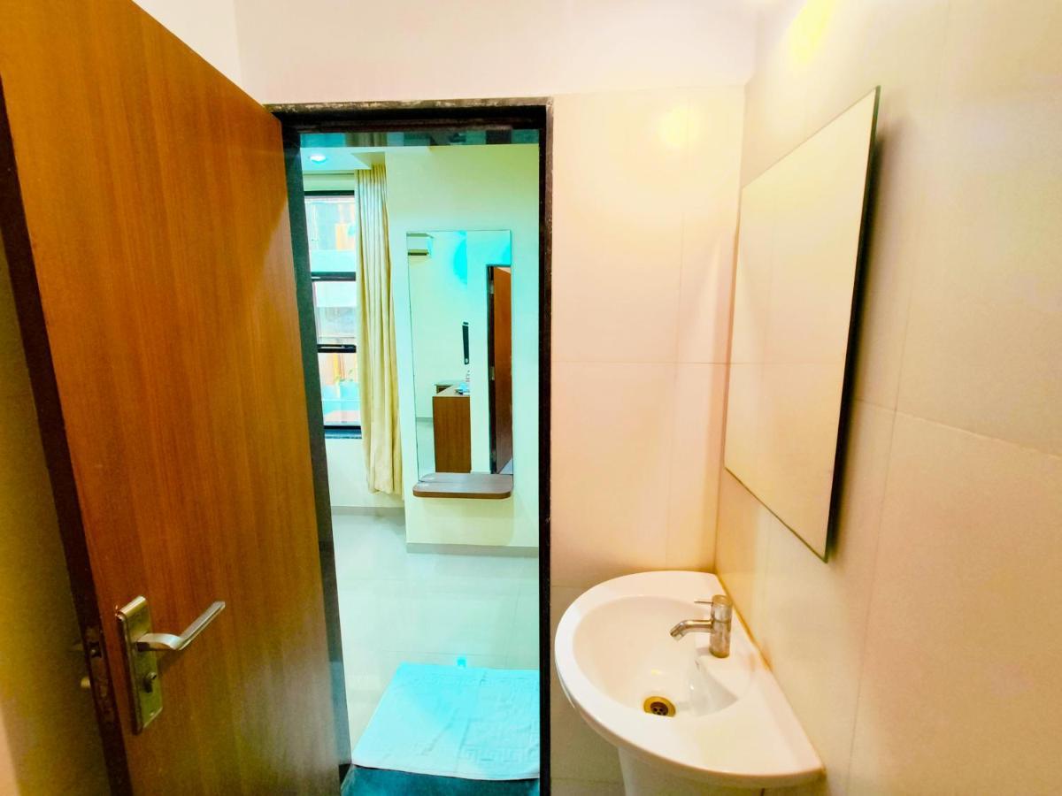 होटल Sai Srushti By Neem Square 3*